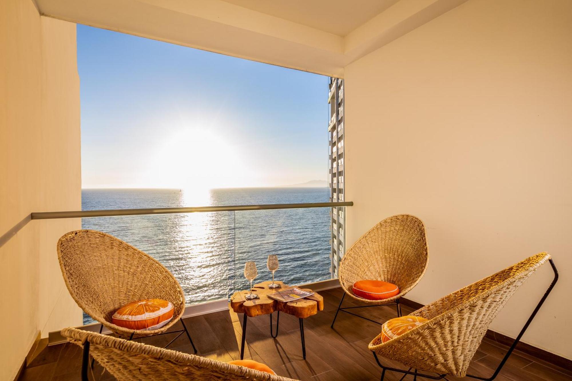 Harbor 13008A Artistic Beachfront Studio By Moikkarentals Puerto Vallarta Esterno foto